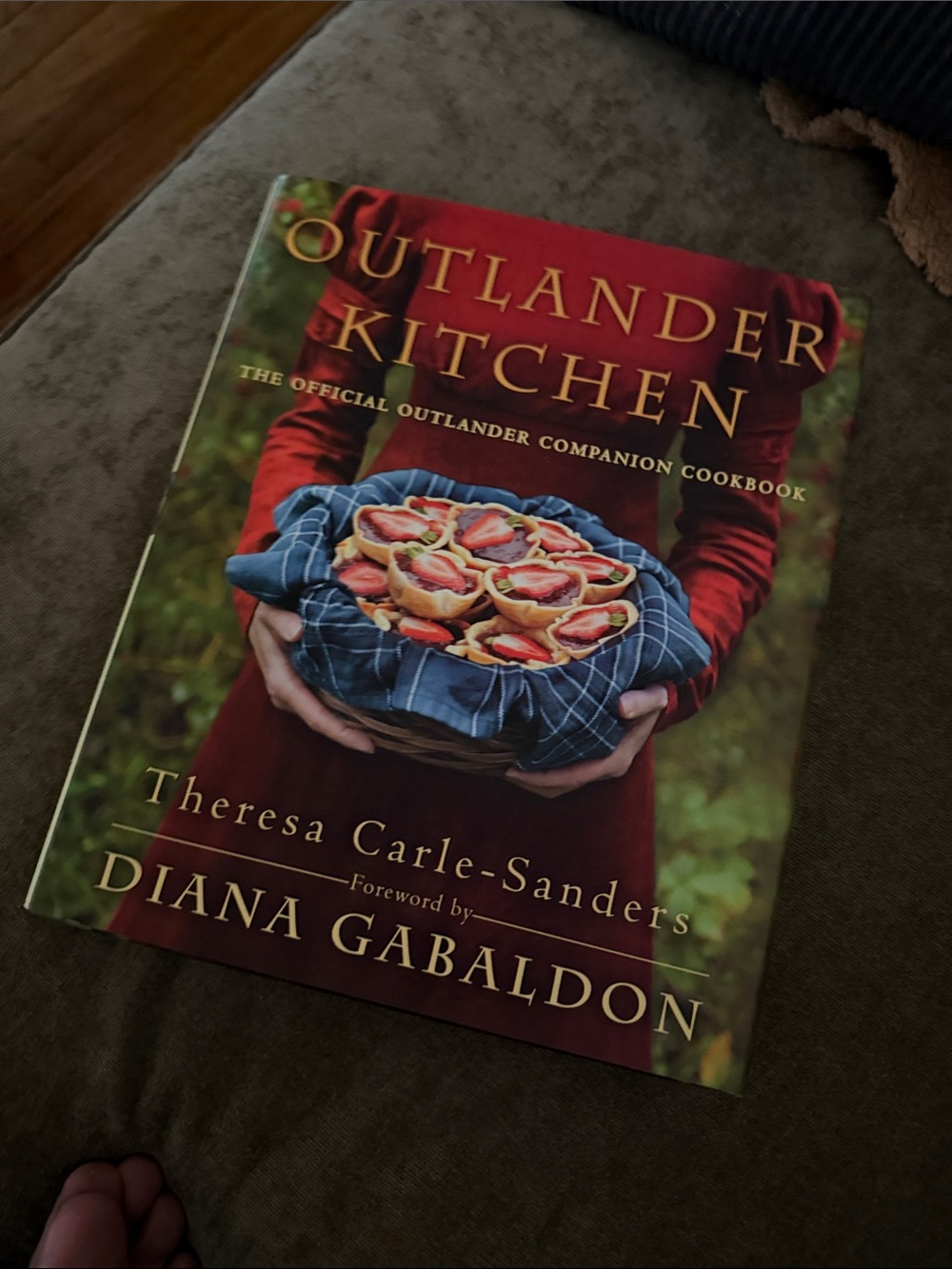 Outlander Kitchen Cookbook by - RTheresa Clarke-Sanders